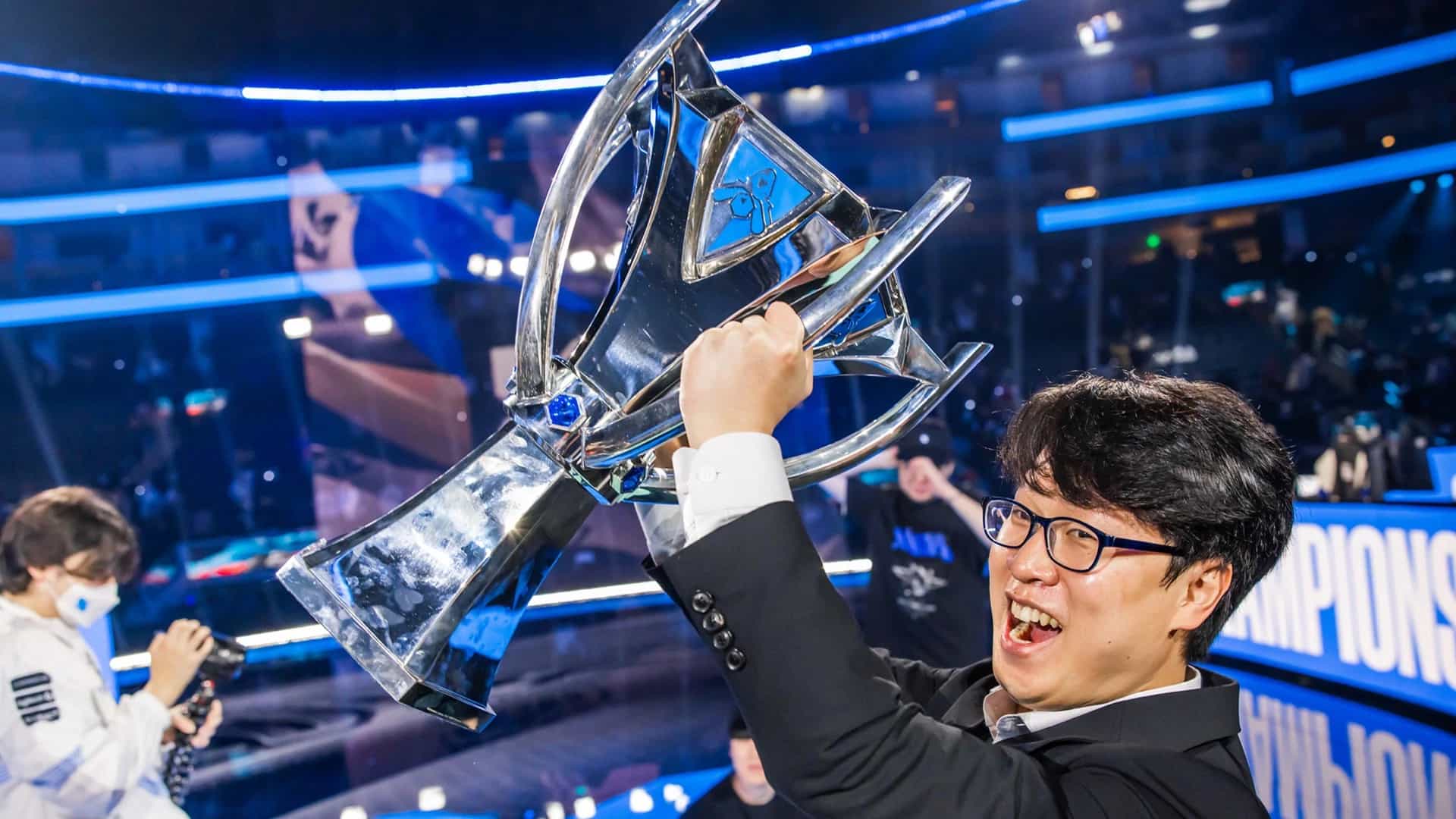 Coach SSONG joins Dplus KIA for LCK 2024