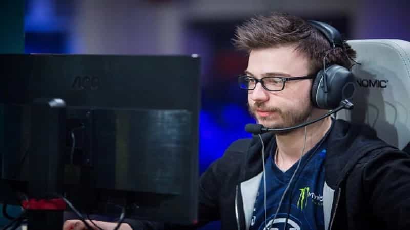 Happy Bomb Squad: M80 Valorant add French Star Happy as the Coach