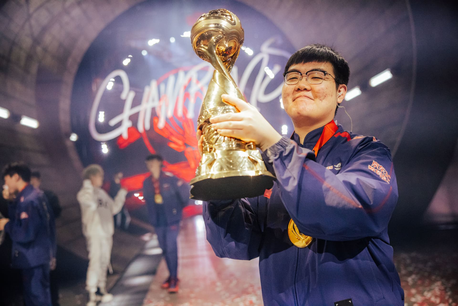 Top Laner 369 Temporarily Steps Down from Top Esports