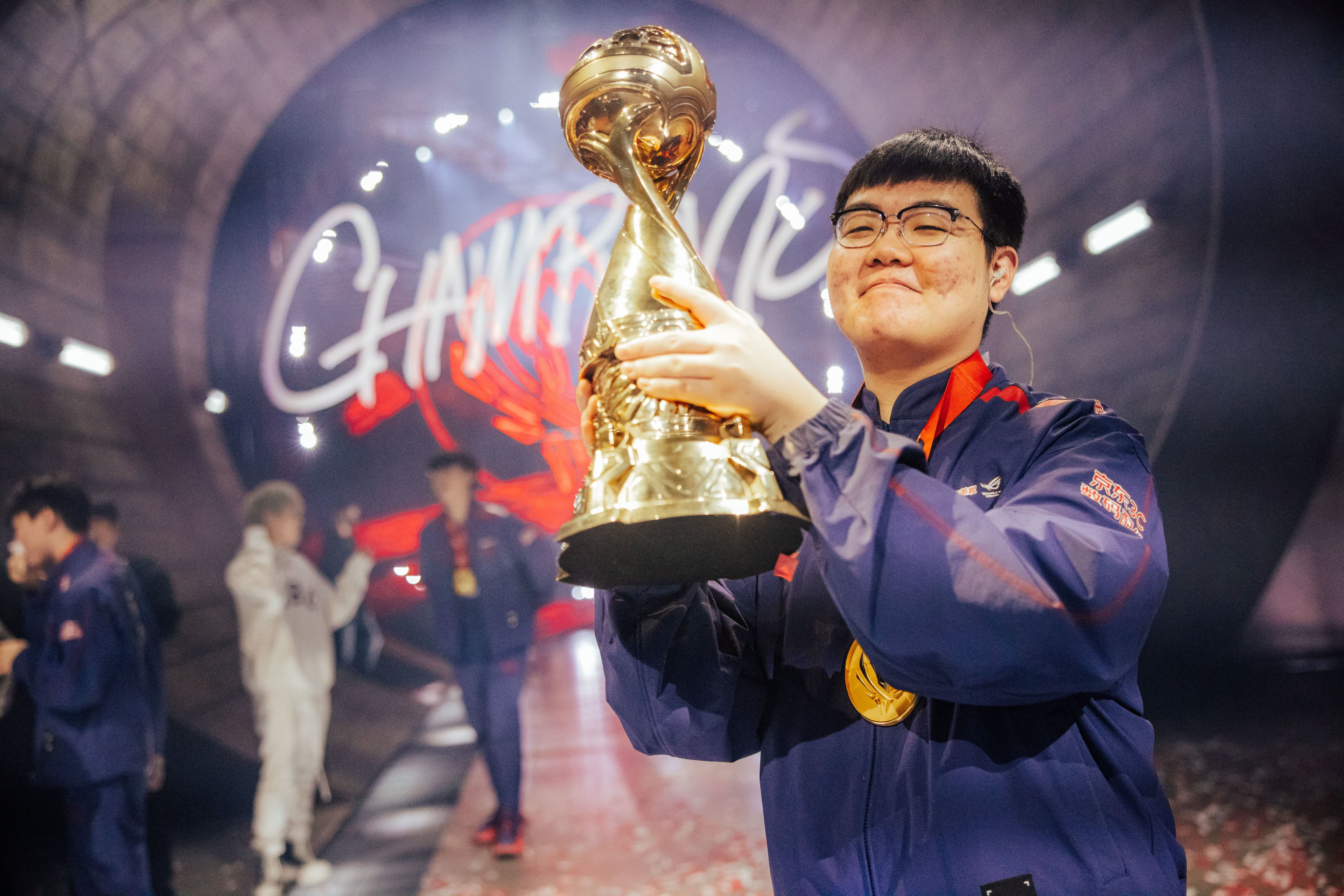 369 with the MSI 2023 trophy