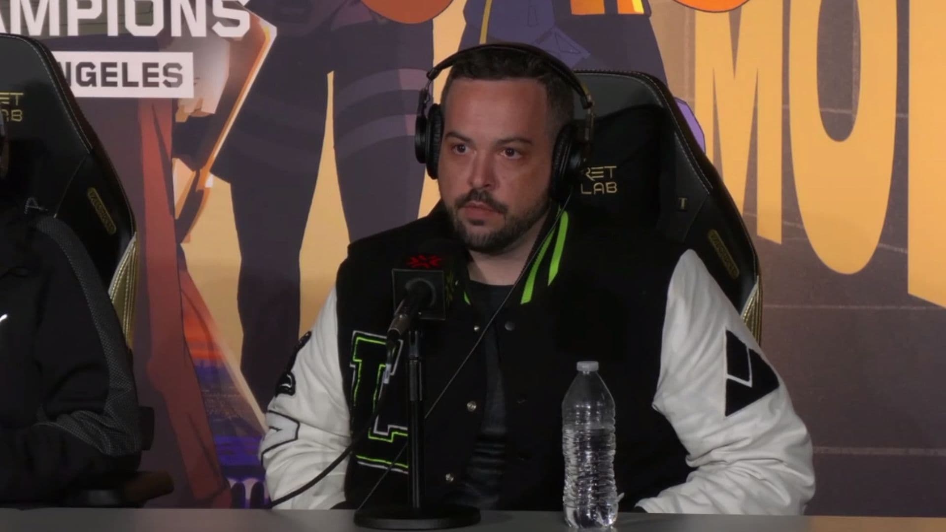 A coach is someone the team heavily relies on specially during difficult moments in-game (credits: LOUD)