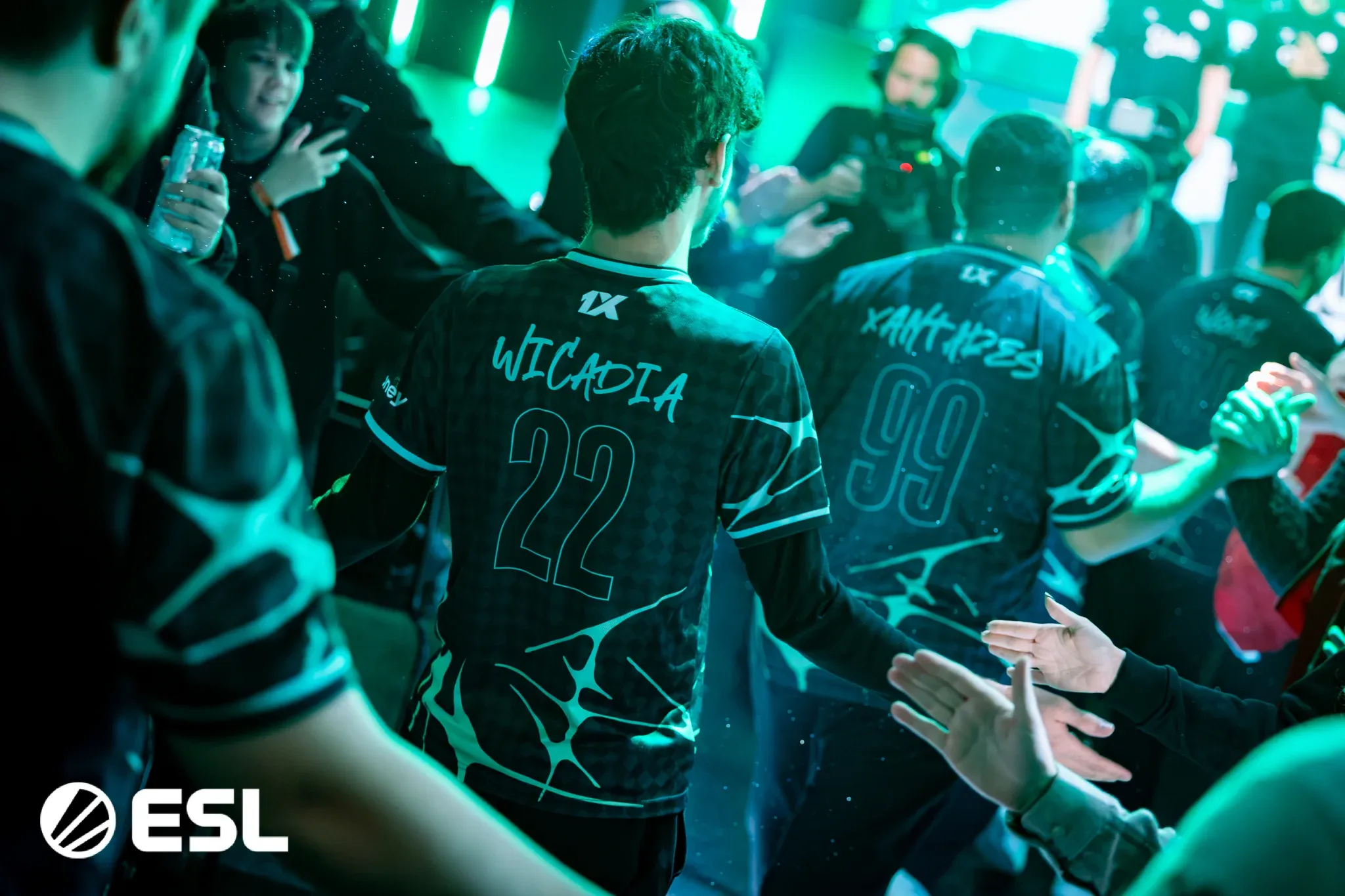 NAVI Faces Aurora in ESL Pro League S23 Grand Finals