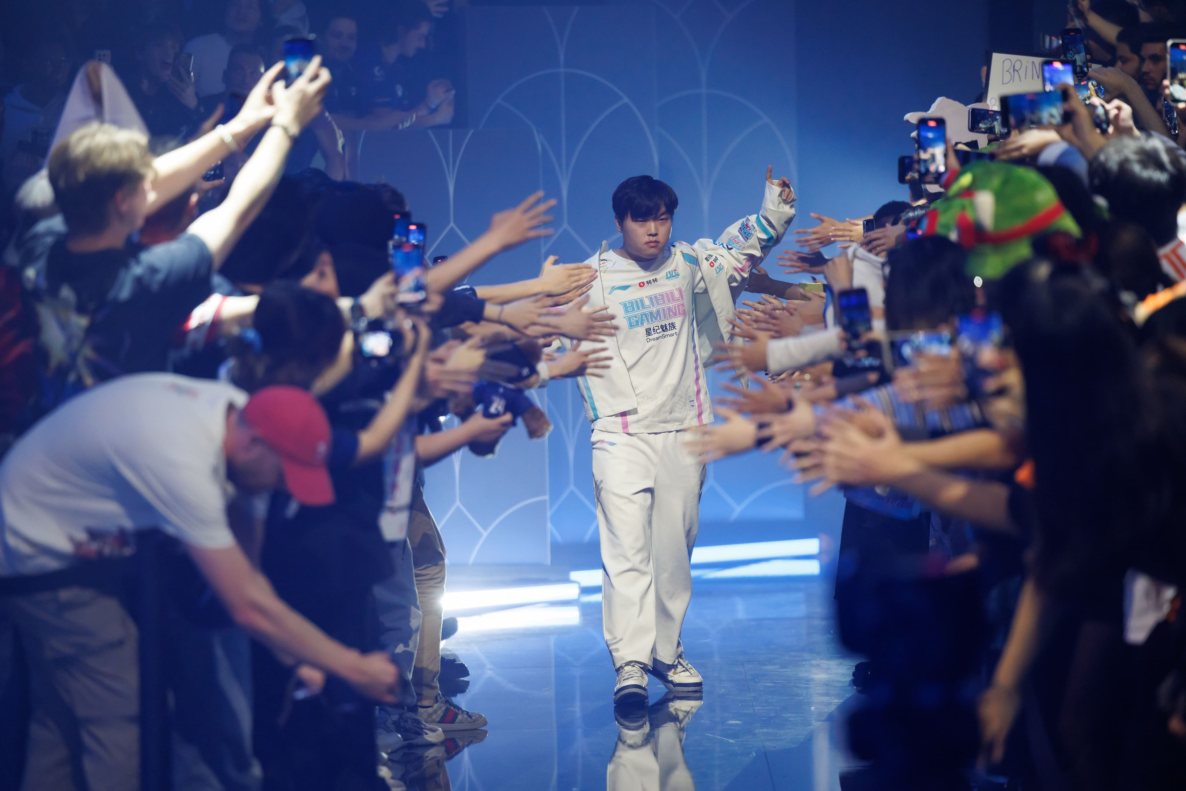 BLG Bin entering the stage at Worlds 2024