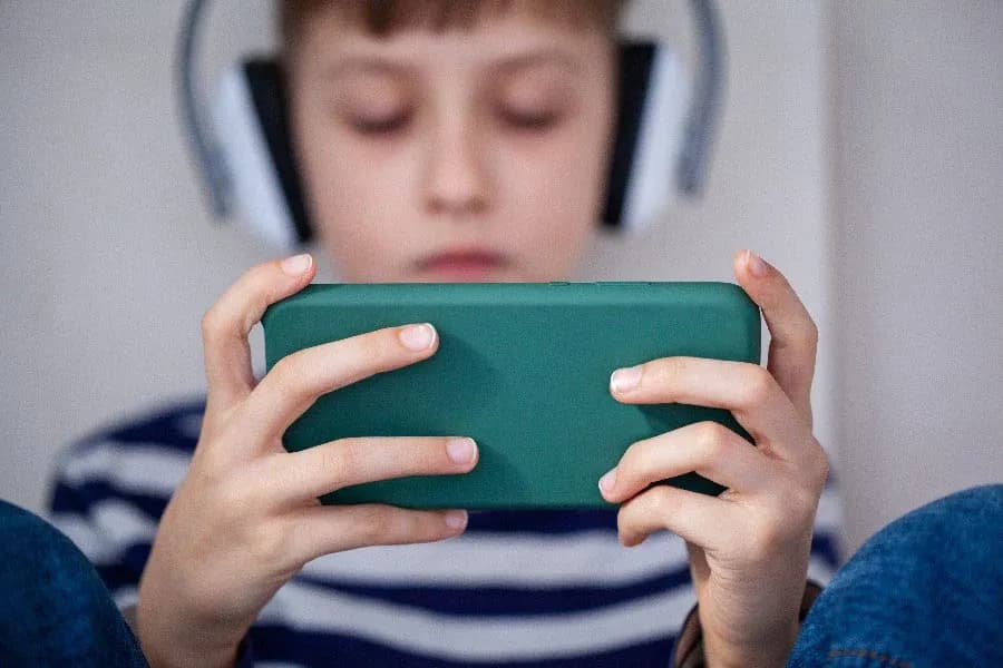 Decisões similares à do Brasil continuarão a aparecer no mundo todo, com foco na proteção do jovem e adolescente (créditos: Kumon)