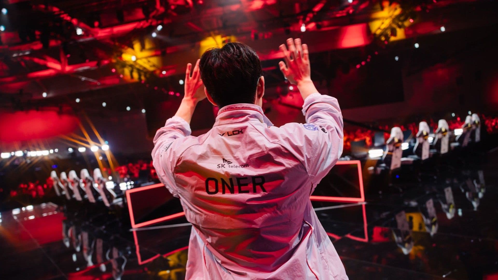 T1 Oner waving at the fans during the MSI 2026 (Photo by Colin Young-Wolff/Riot Games)