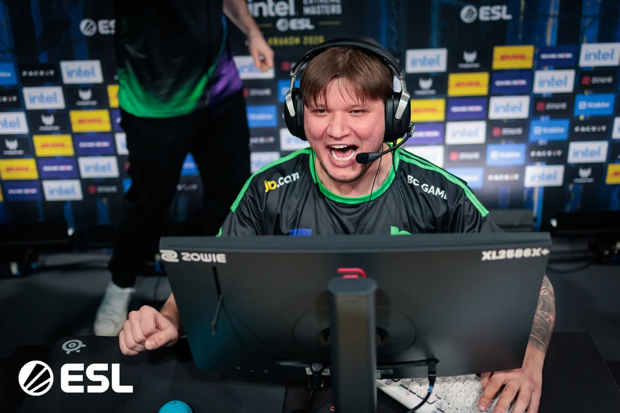 S1mple e BC.Game Atropelam a Legacy na Estreia da IEM Krakow 2026