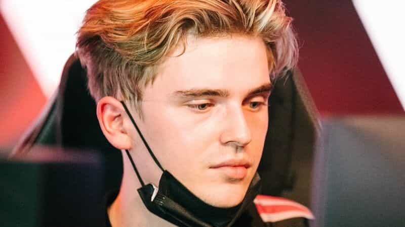 "skiter" alcançou a marca de 12.000 pontos de MMR antes da vitória no TI 2022