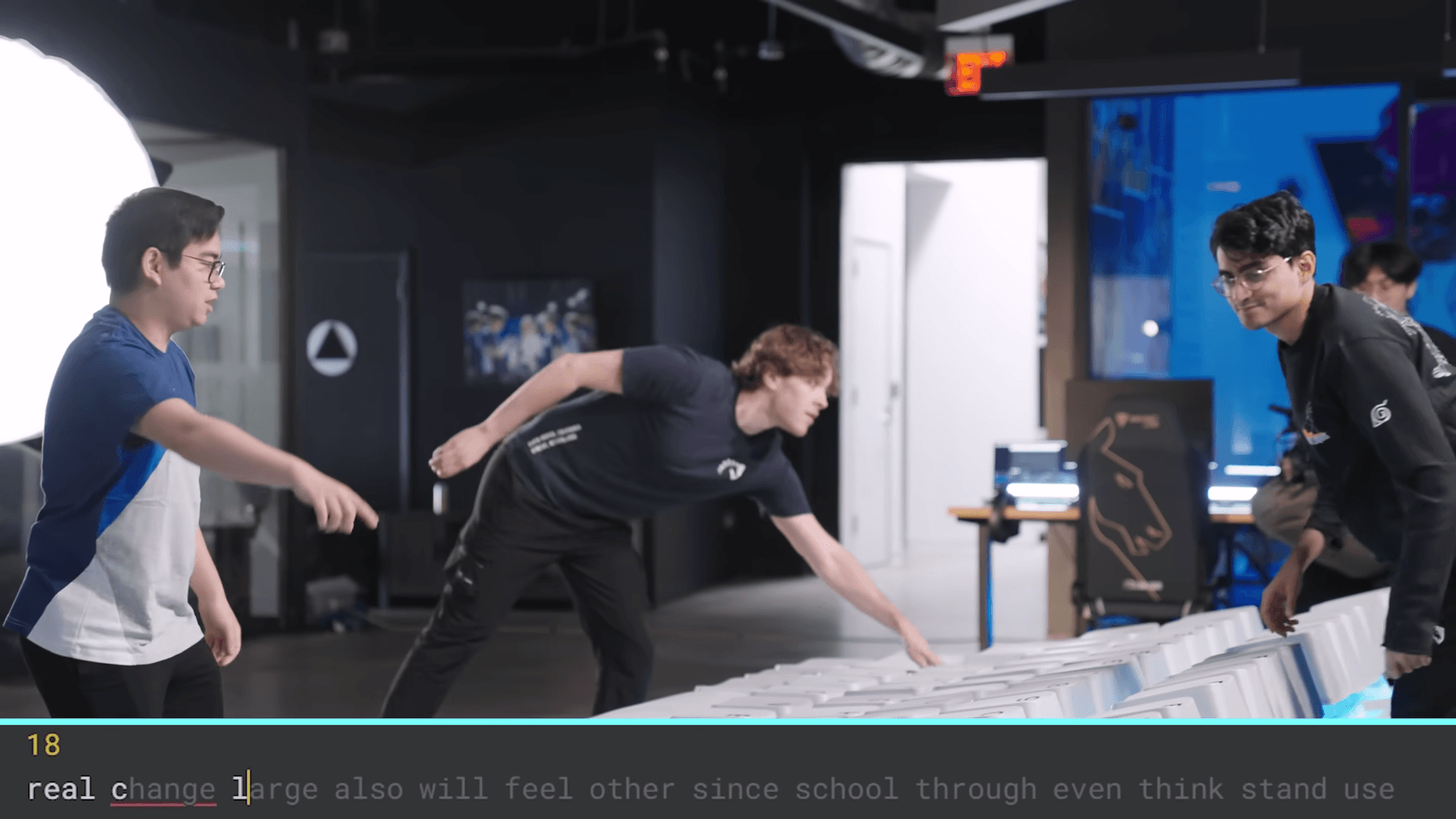 Team Liquid testando a réplica do teclado Alienware