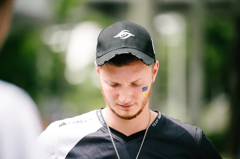 Gaimin Gladiators e o drama do visto