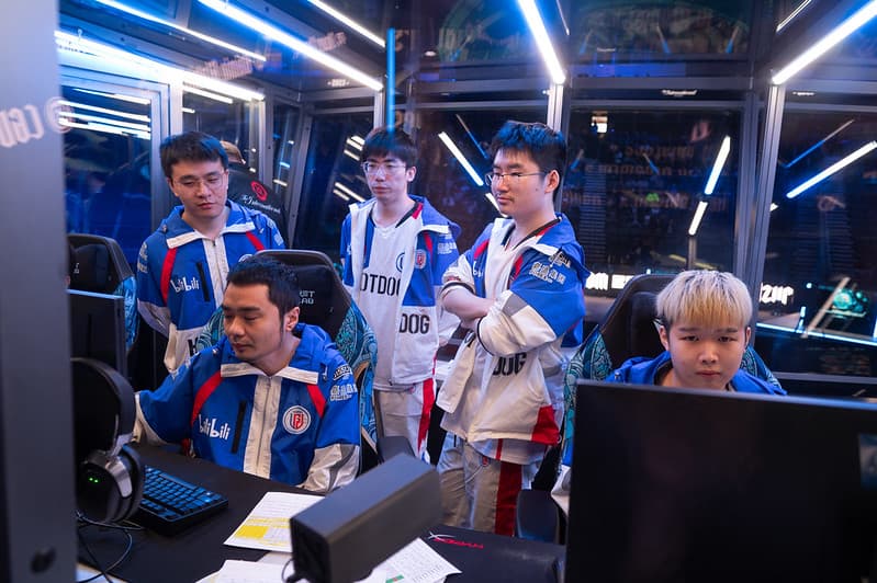 Elenco da LGD Gaming no International de 2023