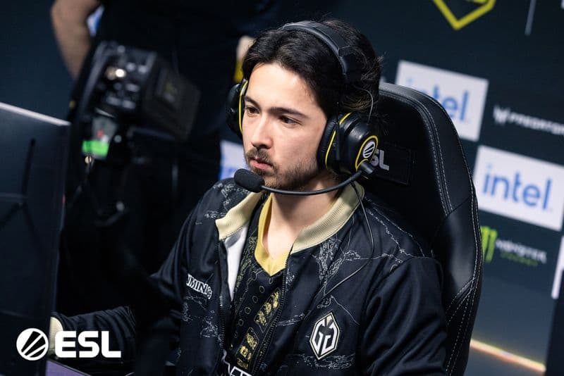 Gaimin Gladiators e o drama do visto