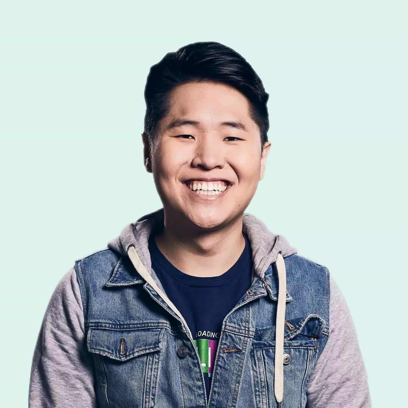 Disguised Toast sobe ao palco com a lista da NACL do DSG