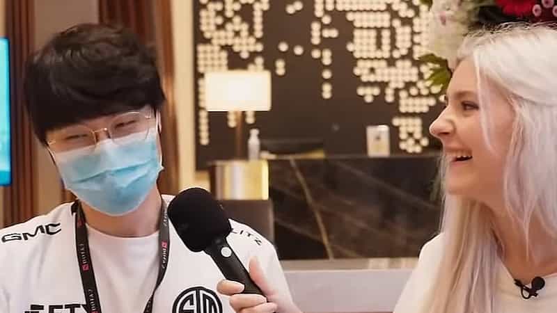 Team Spirit nega dinheiro de Eva Elfie