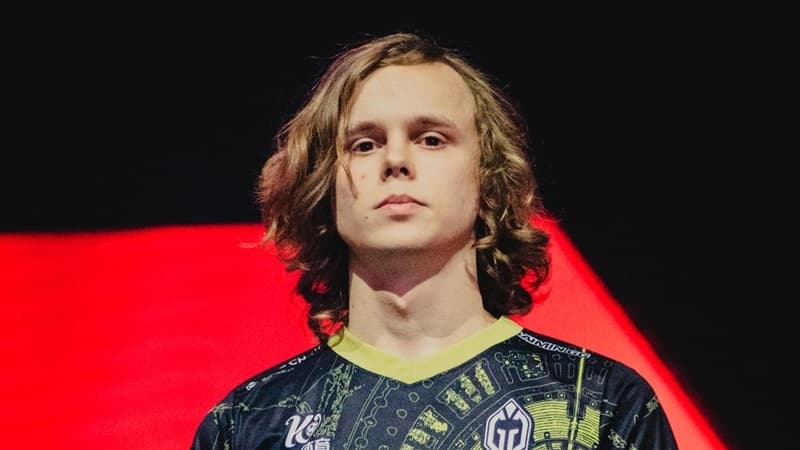 Gaimin Gladiators e o drama do visto