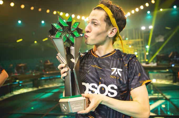 Boaster ganha o prêmio de jogador de maior impacto