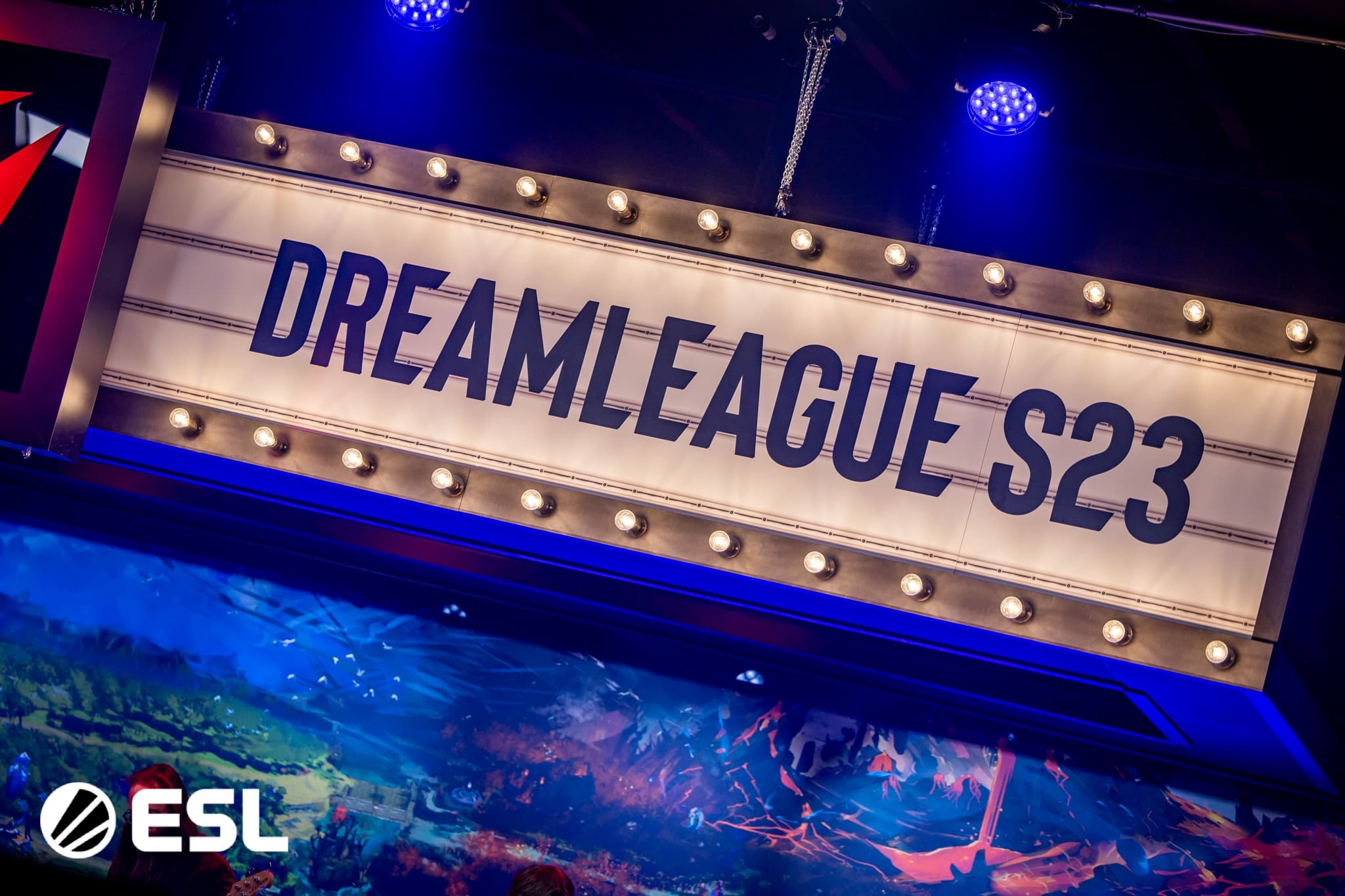 A DreamLeague 23 segue em frente mas duas equipes já ficaram pra trás.
