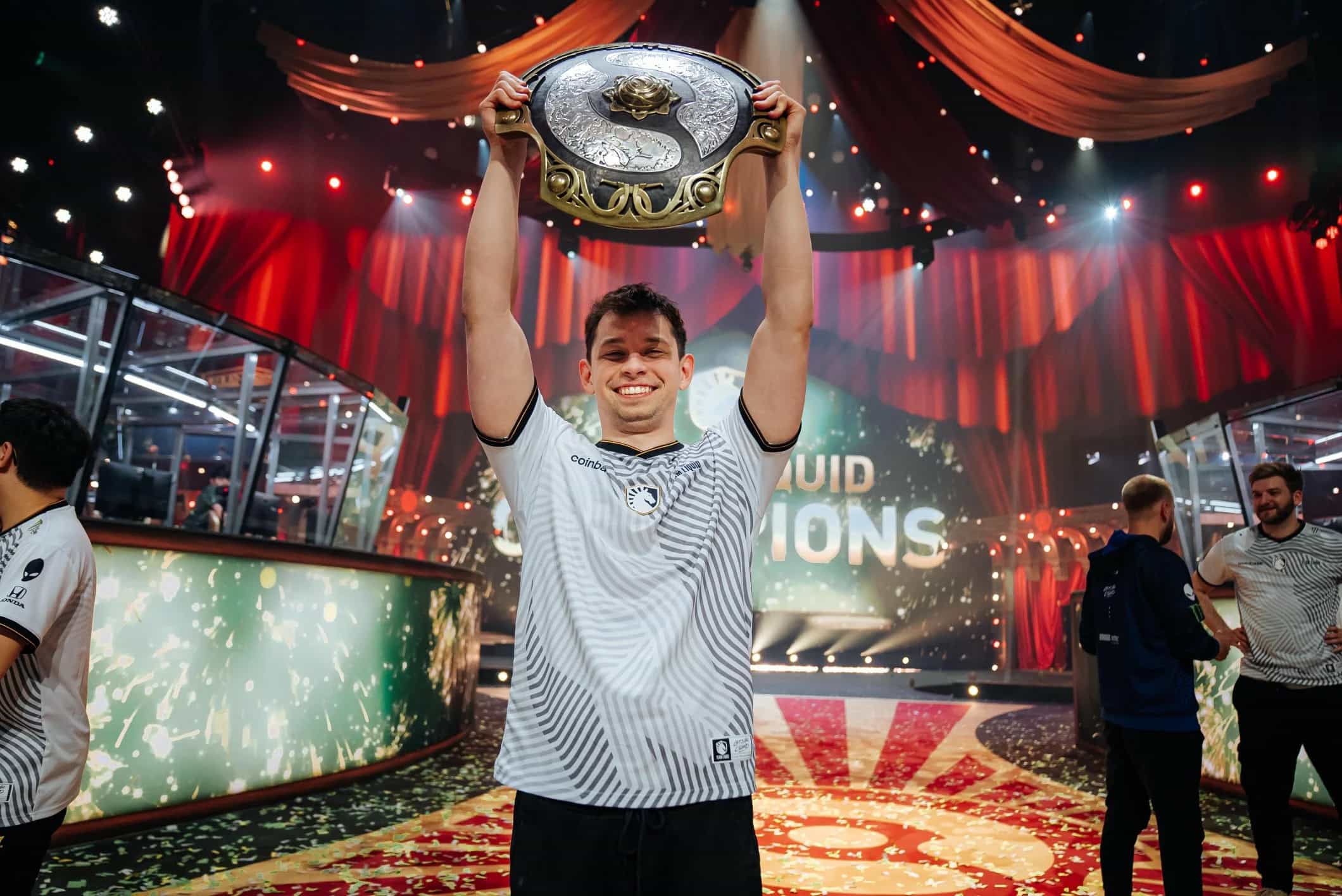 Nisha e seus heróis favoritos para se jogar no mid