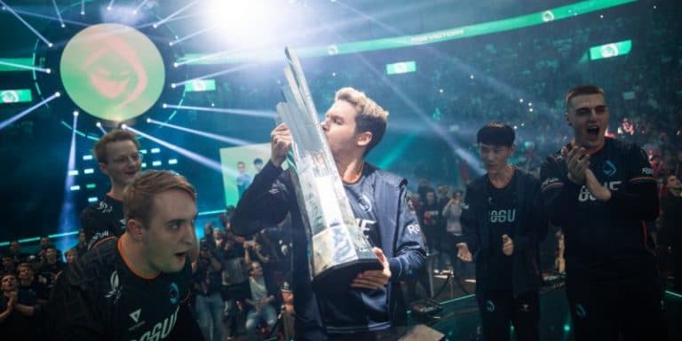 A Rogue conquistou a divisão de verão da LEC 2022. Fonte da imagem: Riot Games