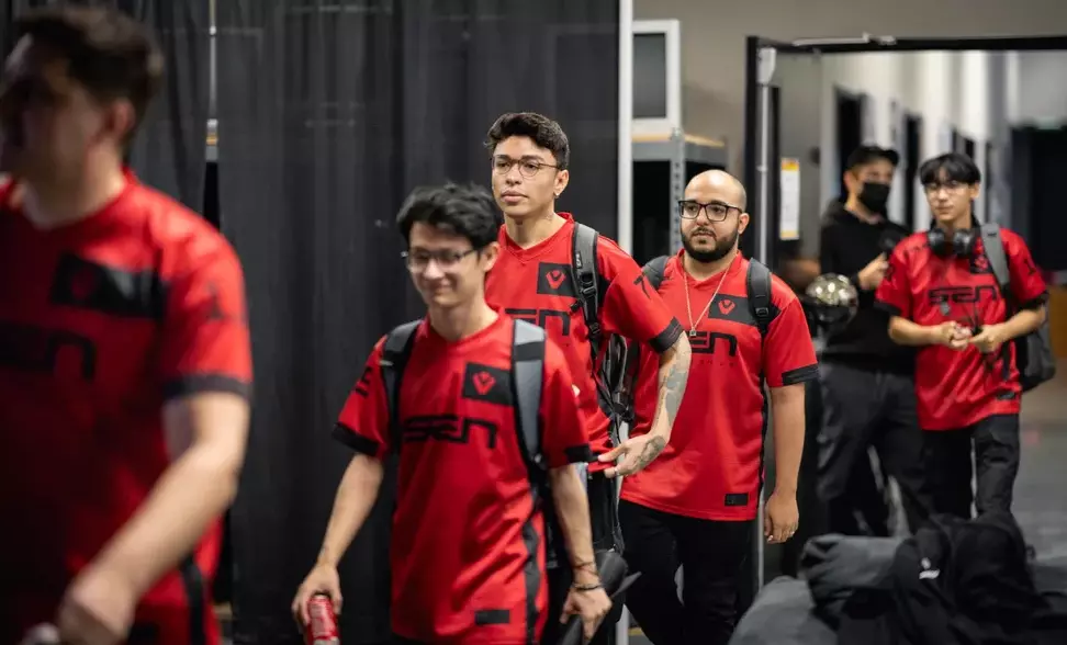 Técnico da Sentinels responde críticas sobre TenZ