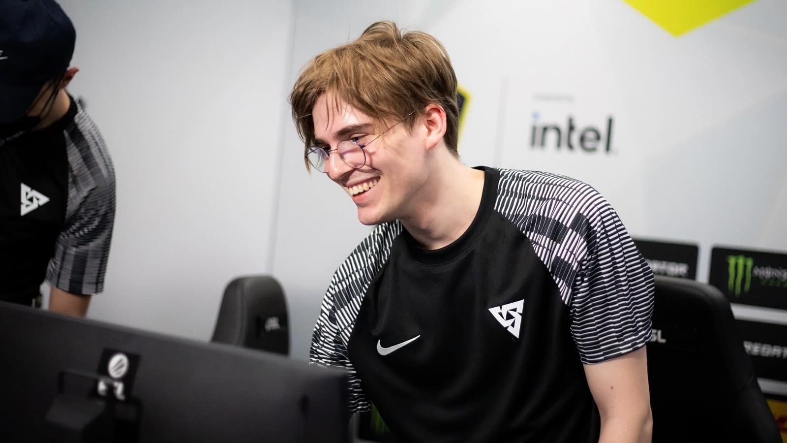 "skiter" alcançou a marca de 12.000 pontos de MMR antes da vitória no TI 2022