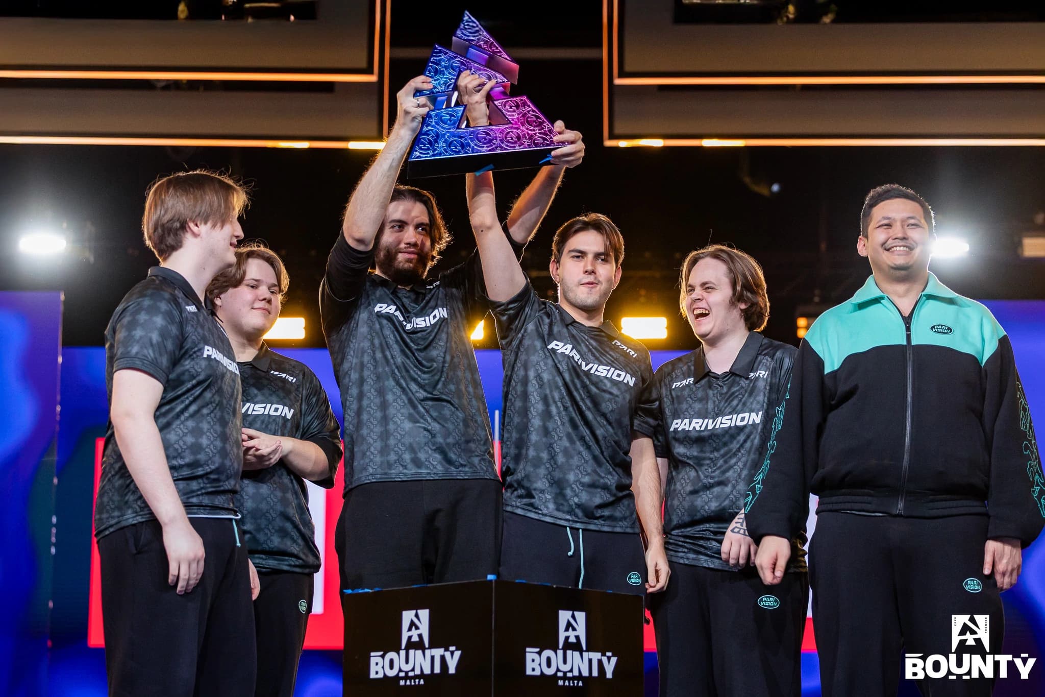 PARIVISION Atropela a Falcons e Conquista o Troféu da BLAST Bounty