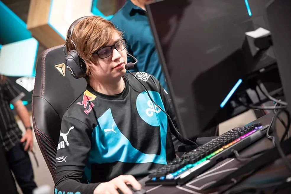 Sneaky: Ex-pro de LoL chega ao ranking Ancestral em apenas 300 partidas