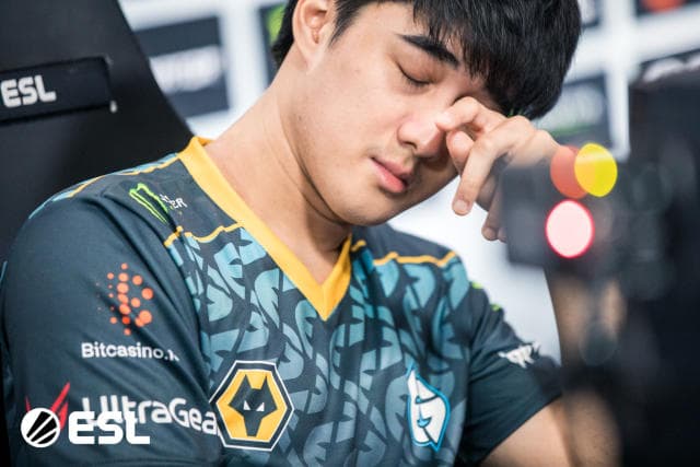 Abed vai ficar uns dias sem poder jogar de Meepo.