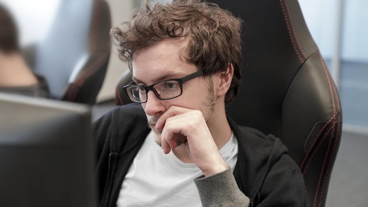 Miracle- certamente está enfrentando algo complicado por trás dos bastidores.