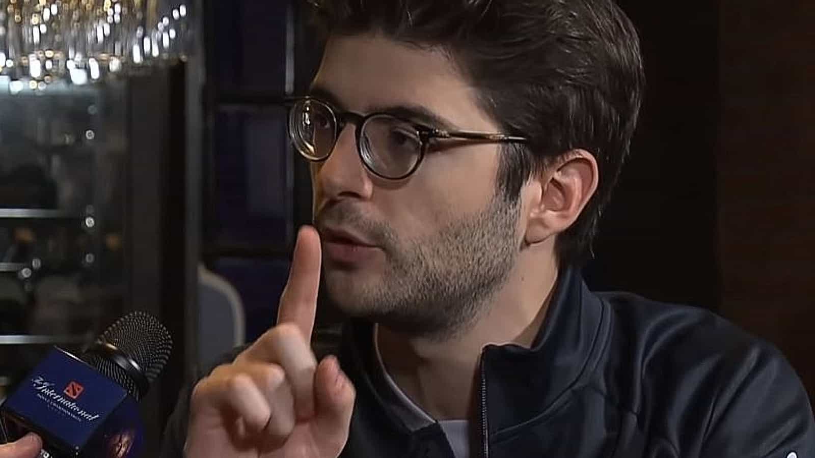 Ceb bate recorde "estranho" entre profissionais