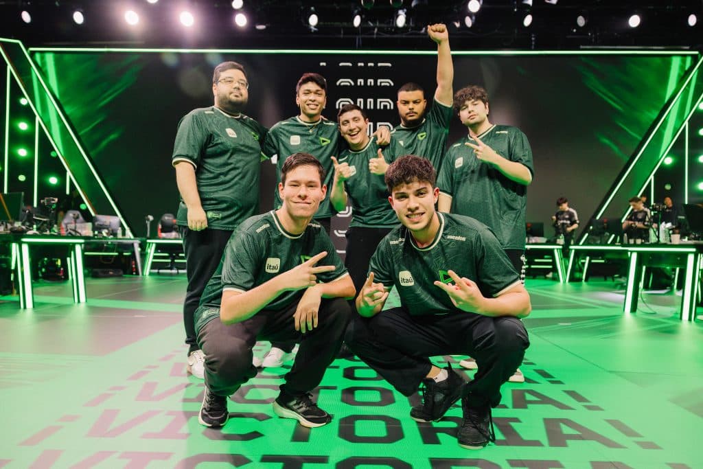 A última partida de Peu com a LOUD terminou com um 2 a 1 contra a 100T (Fonte da imagem: Tina Jo/Riot Games)