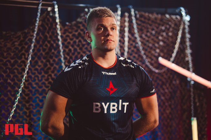 BlameF is benched as Astralis searches for a new IGL