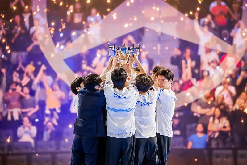 Former Future Champions: DRX entire main roster enters FA after winning Worlds.