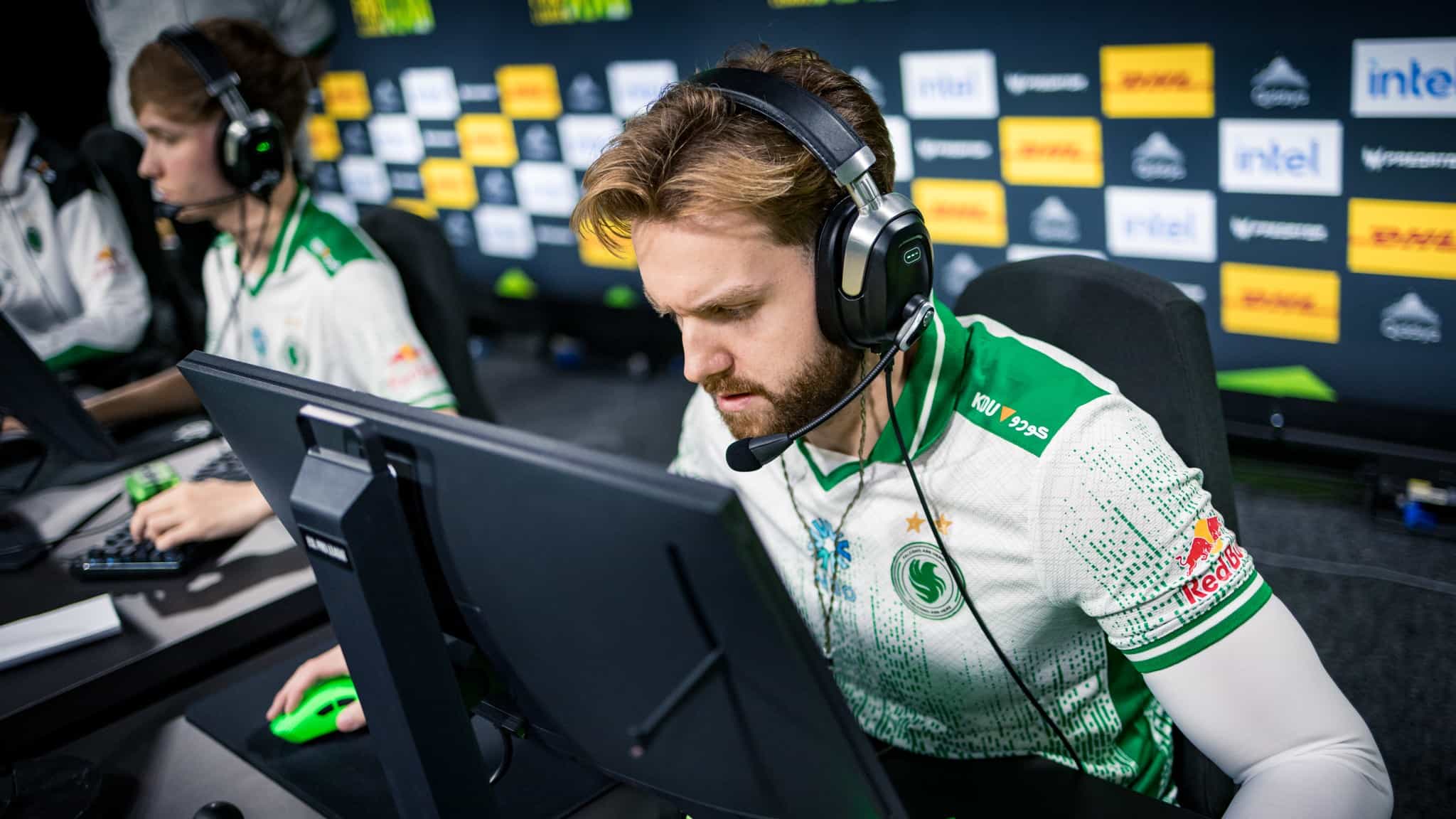 ESL Pro League Season 22 Semifinal Preview: Team Falcons vs MOUZ