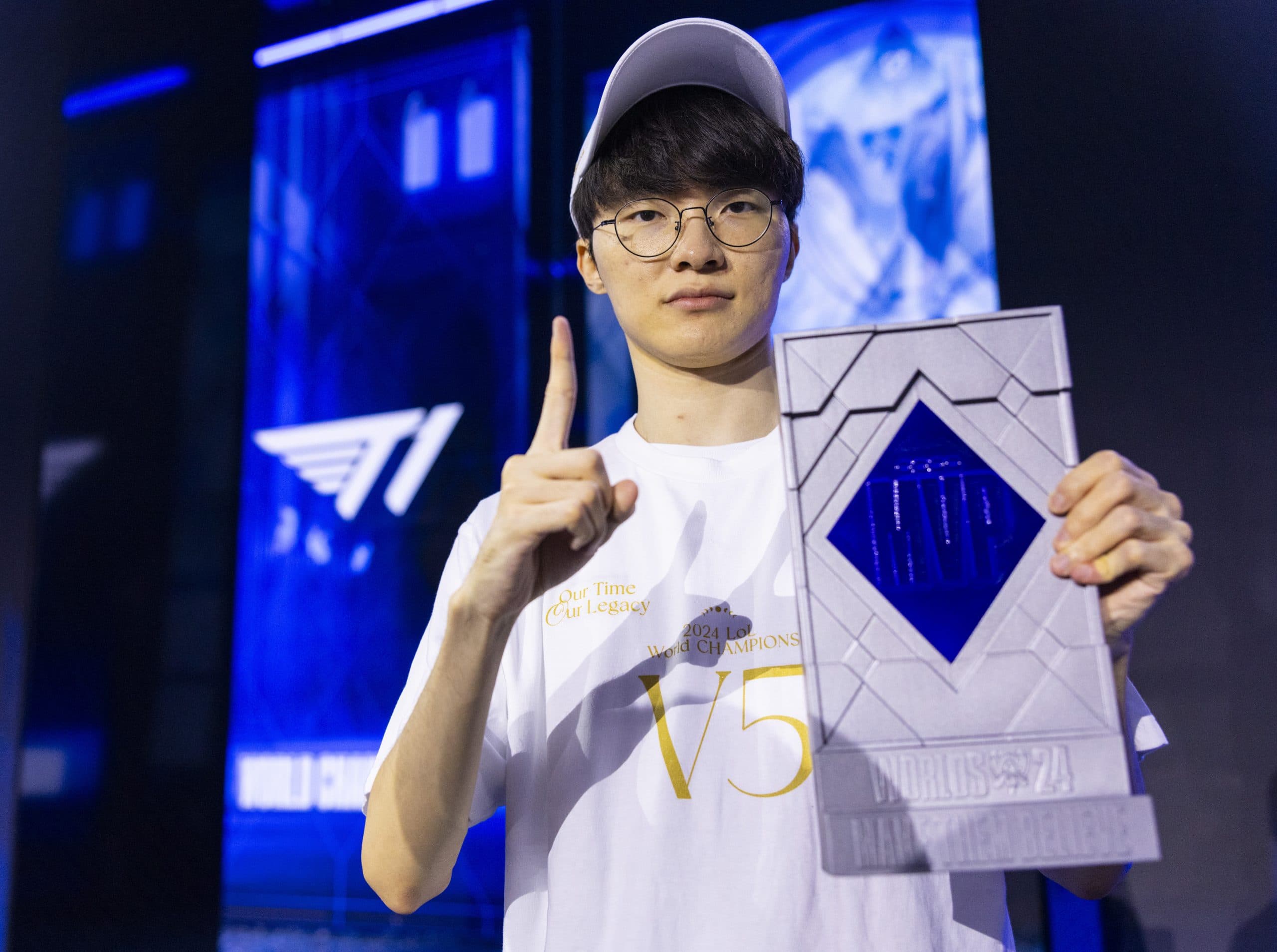Faker won pc player of the year at esports awards 2024