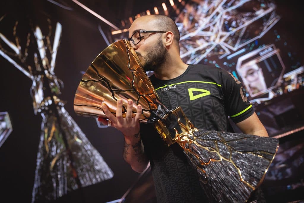 Sacy kissing the VALORANT Champions 2022 trophy