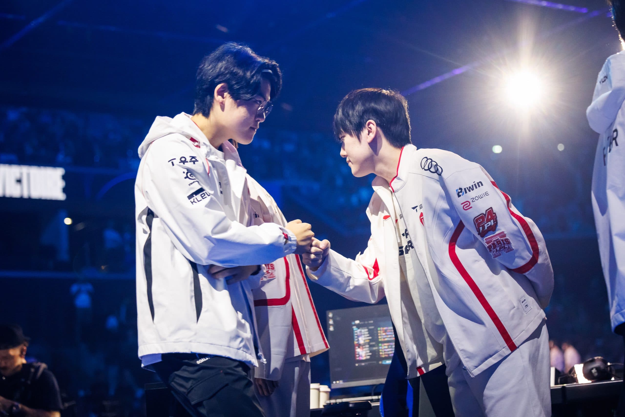 T1 Gumayusi and TES JackeyLove