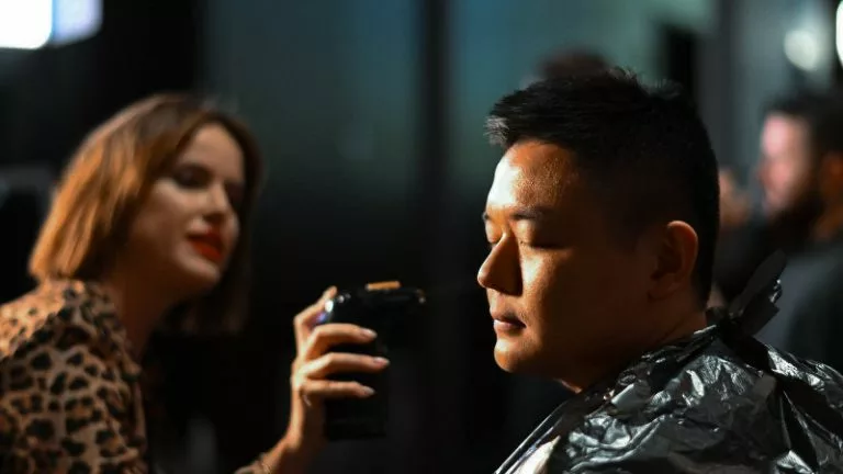 Yes Midone applying Make-up on Media Day. Enjoy.Credits: Valve