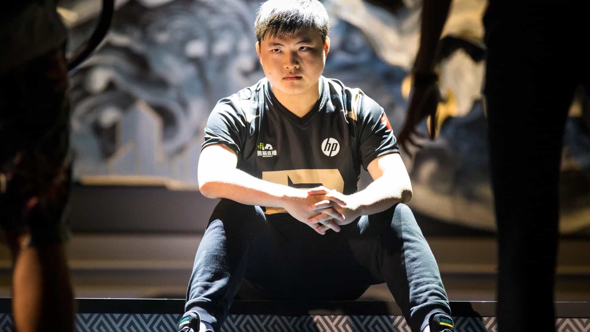 EDward Gaming announces the departure of Uzi and Coach Maokai