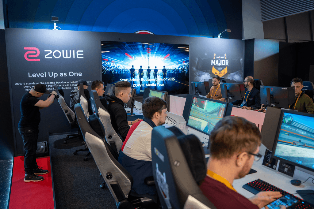 ZOWIE's media tour at the Budapest Major: where pros and media get hands-on with the XL2586X+ in tournament conditions.