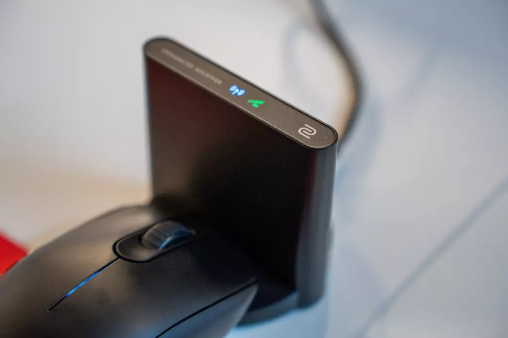 ZOWIE's enhanced receiver cuts interference and keeps signal stability rock solid