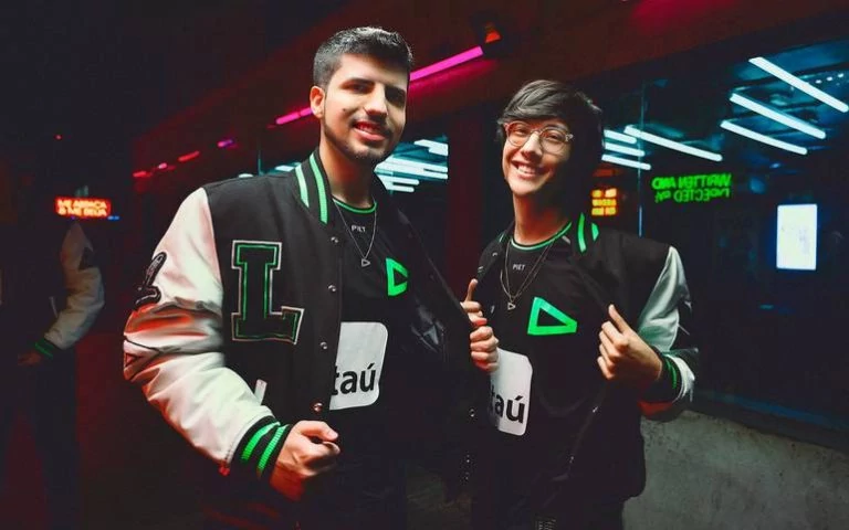 LOUD Robo e Tinowns