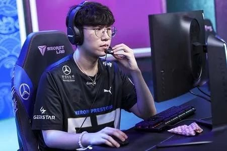 Ruler playing League of Legends on stage as the AD Carry for Gen.G, wearing team jersey and headset during a match